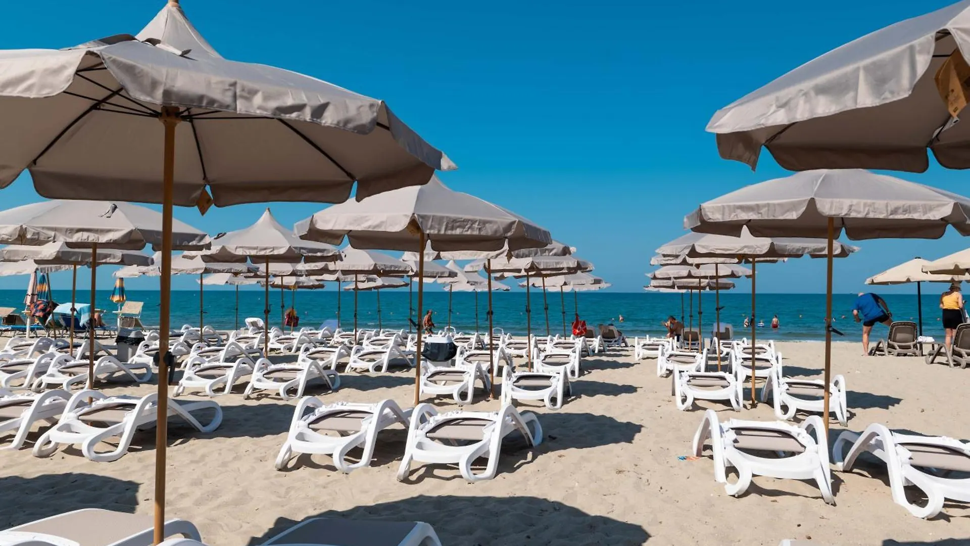 Aks Hotel Durrës 4*,  Albania