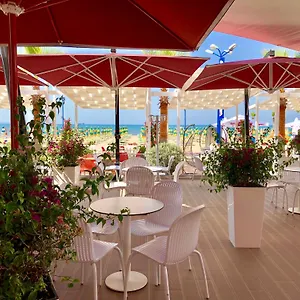 Otel Virginia, Dıraç